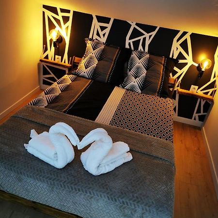 Appartement Neuf Climatise Sous Les Toits La Roche-Chalais Екстериор снимка