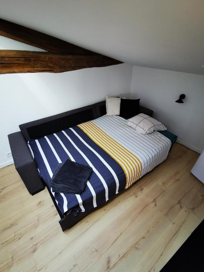 Appartement Neuf Climatise Sous Les Toits La Roche-Chalais Екстериор снимка