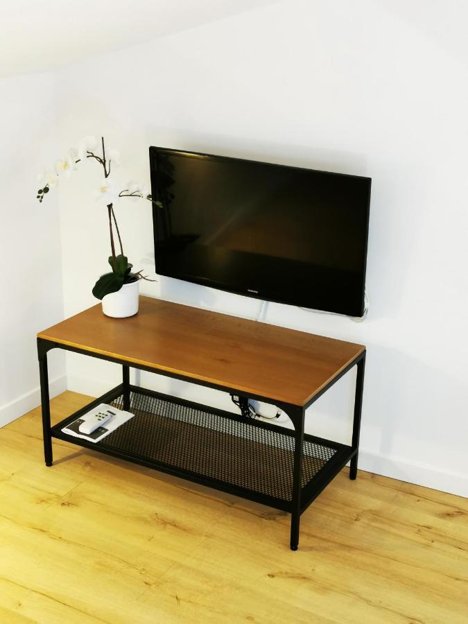 Appartement Neuf Climatise Sous Les Toits La Roche-Chalais Екстериор снимка