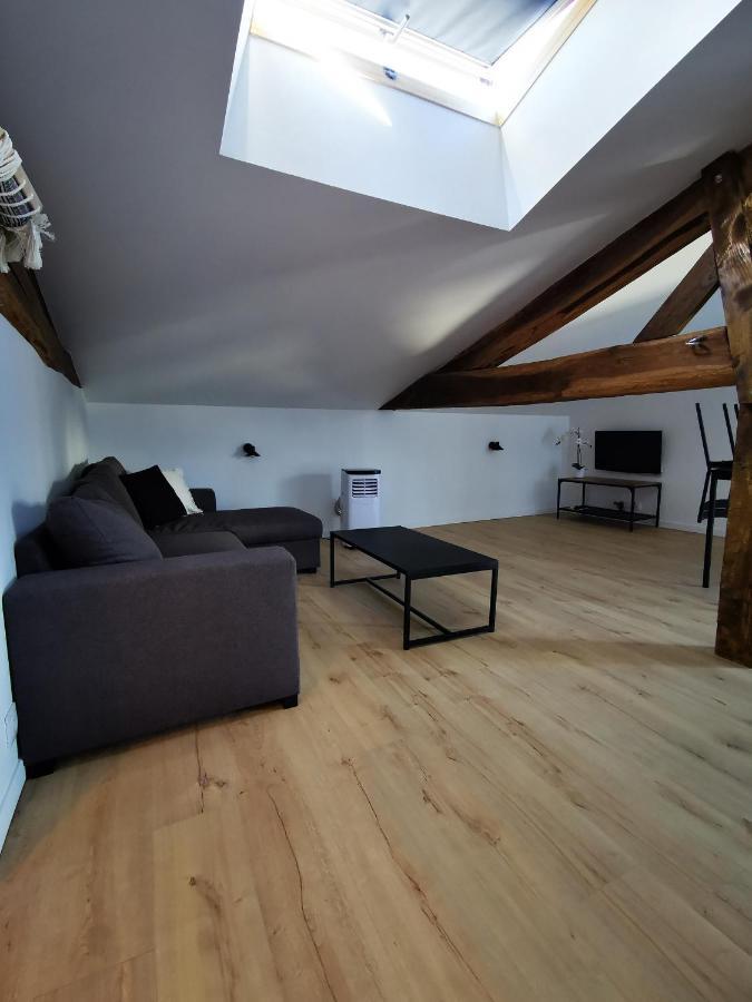 Appartement Neuf Climatise Sous Les Toits La Roche-Chalais Екстериор снимка
