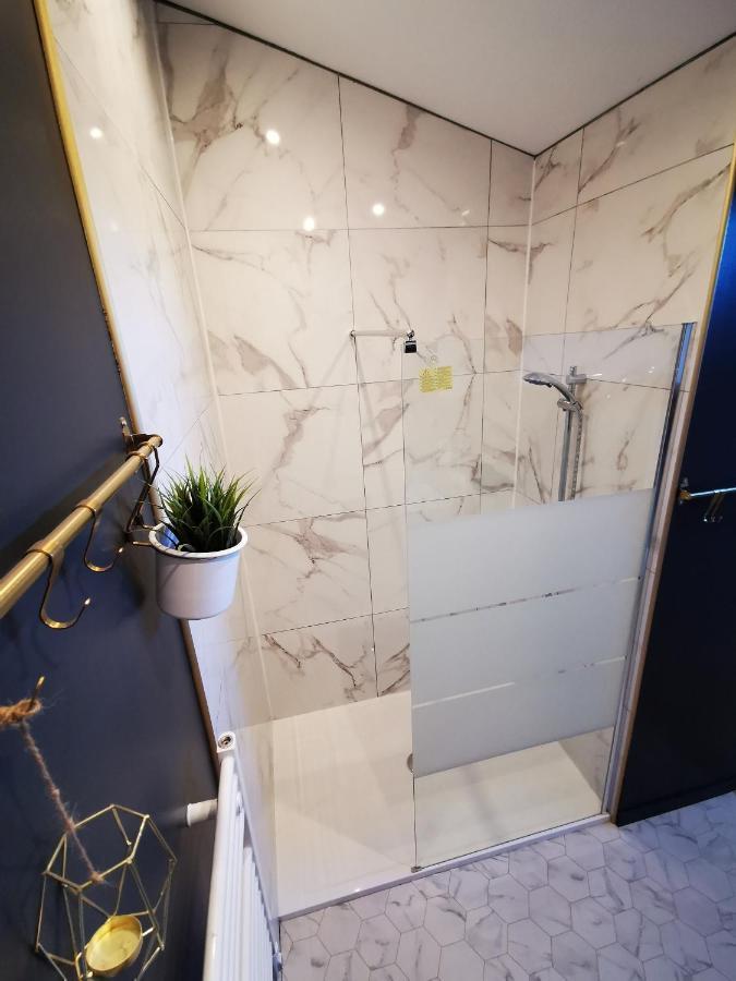 Appartement Neuf Climatise Sous Les Toits La Roche-Chalais Екстериор снимка